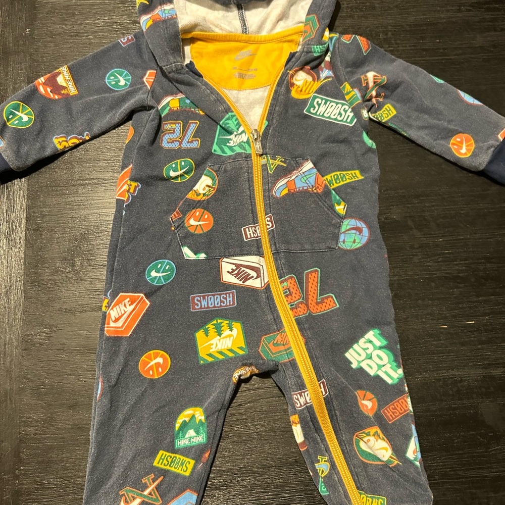 Nike Baby - 12 Months - With hood